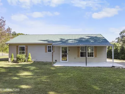 415 Mcghee Ln, Jacksboro, TN 37757