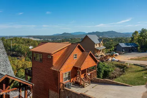 3309 Pine Peak Way, Sevierville, TN 37862