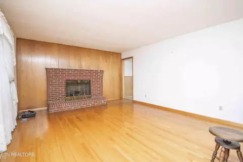Living - 7224 Ridgeview Rd, Corryton, TN 37721 photo 2 of 7