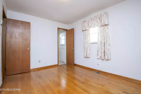 Bedroom - 7224 Ridgeview Rd, Corryton, TN 37721 photo 2 of 12