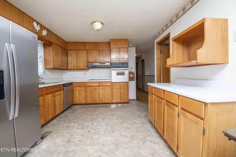 Kitchen - 7224 Ridgeview Rd, Corryton, TN 37721 photo 4 of 5
