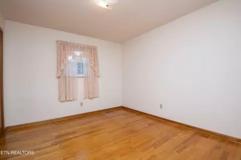 Bedroom - 7224 Ridgeview Rd, Corryton, TN 37721 photo 8 of 12