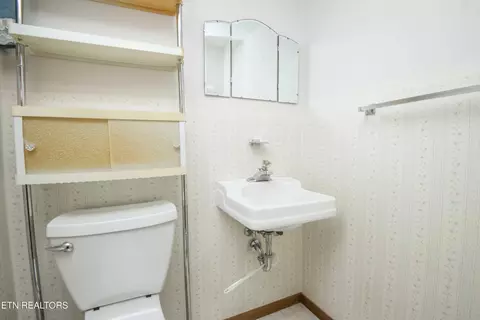 Bath - 7224 Ridgeview Rd, Corryton, TN 37721 photo 5 of 5