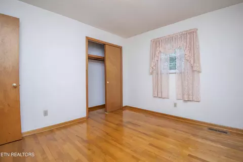 Bedroom - 7224 Ridgeview Rd, Corryton, TN 37721 photo 7 of 12