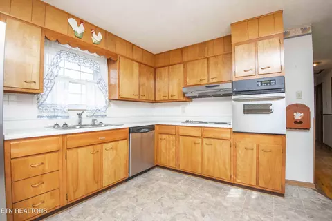 Kitchen - 7224 Ridgeview Rd, Corryton, TN 37721 photo 1 of 5