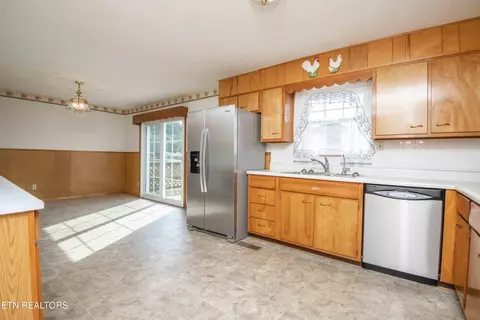 Kitchen - 7224 Ridgeview Rd, Corryton, TN 37721 photo 3 of 5