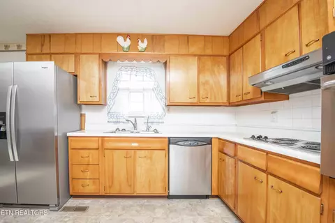 Kitchen - 7224 Ridgeview Rd, Corryton, TN 37721 photo 2 of 5