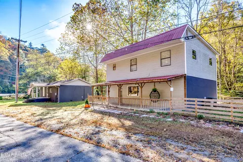643 Airport Rd, Oakdale, TN 37829