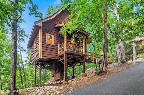 1930 Kinfolks Ridge Way, Pigeon Forge, TN 37876