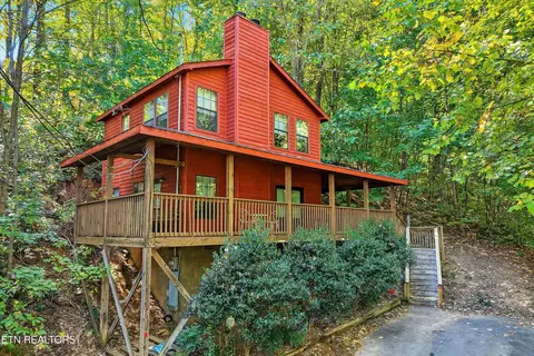 2061 Luzerne Dr, Gatlinburg, TN 37738