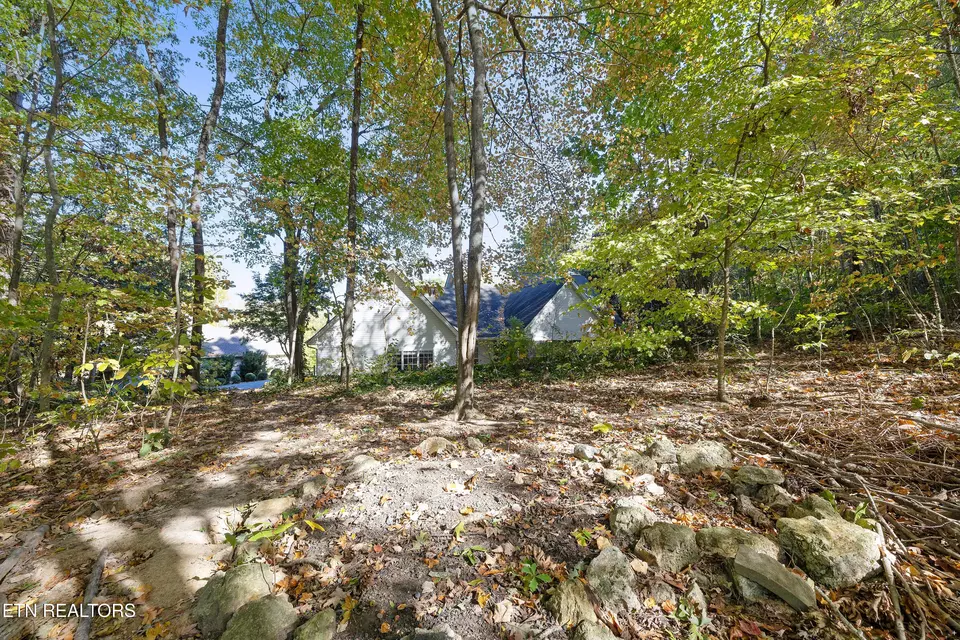 Exterior - 11212 Elm Crest Ln, Knoxville, TN 37932 photo 5 of 7