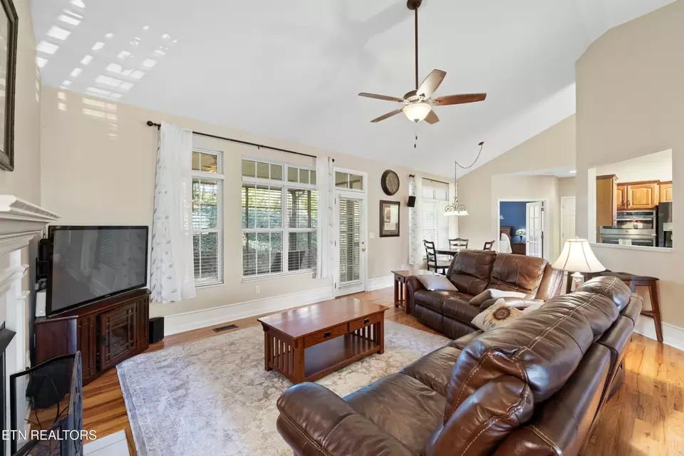 Living - 11212 Elm Crest Ln, Knoxville, TN 37932 photo 3 of 3