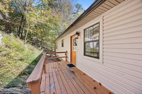 1305 Cove Pointe Rd, La Follette, TN 37766