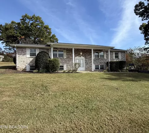 2112 Spring Hill Rd, Knoxville, TN 37914