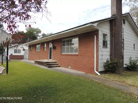 902 N C St, Lenoir City, TN 37771