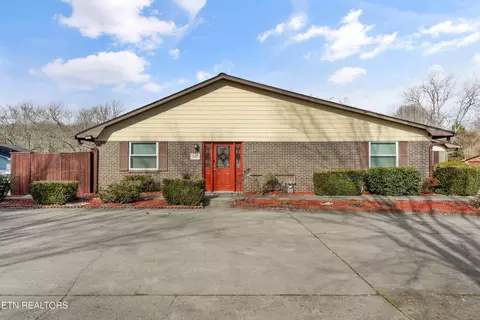 144 Golfcrest Ln, Oak Ridge, TN 37830