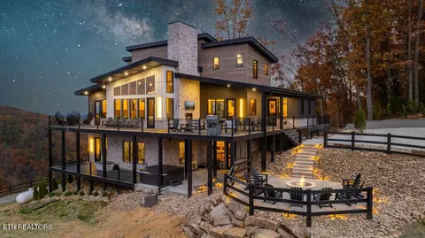 2852 Red Sky Dr, Sevierville, TN 37876