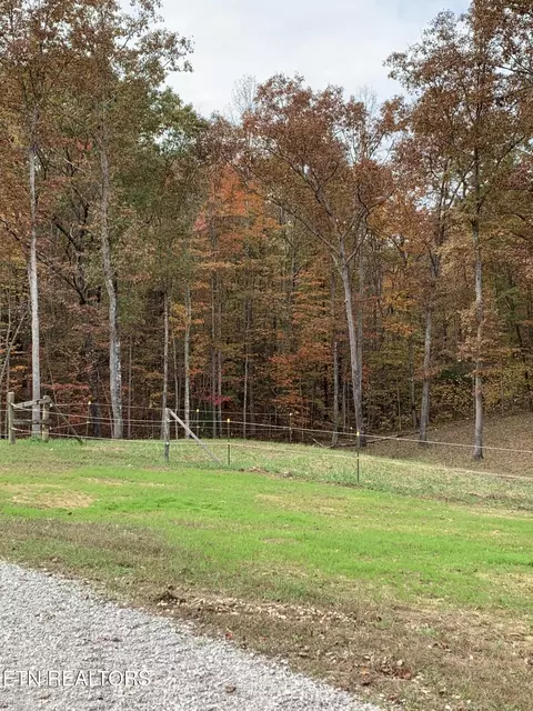248 Crockett Creek Dr, Jamestown, TN 38556