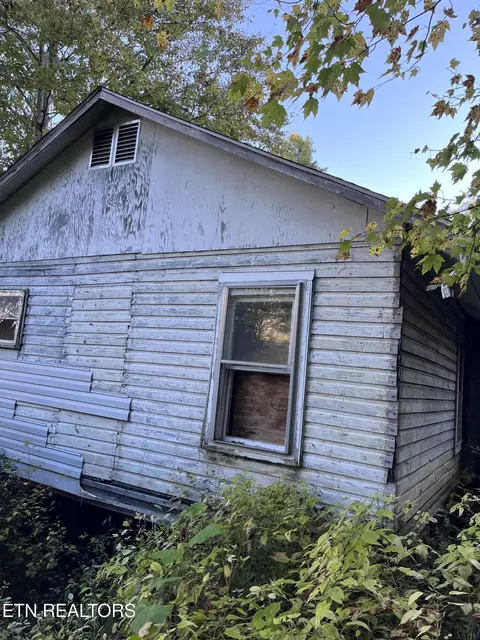 8606 Apple St, Pound, VA 24279 photo 5