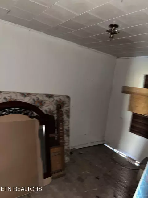 8606 Apple St, Pound, VA 24279 photo 4