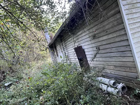 8606 Apple St, Pound, VA 24279