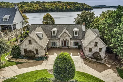 135 Big Water Dr, Vonore, TN 37885