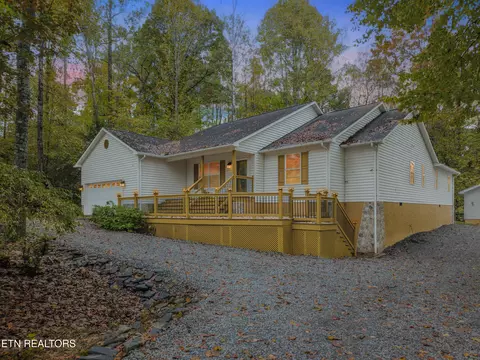 1244 Barton Fields Dr, Sevierville, TN 37862