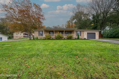 109 Heritage Dr, Oak Ridge, TN 37830