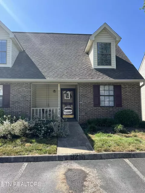 926 Chip Cove Ln, Knoxville, TN 37938