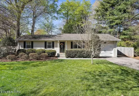 7005 Nubbin Ridge Dr, Knoxville, TN 37919