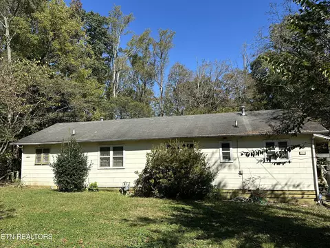 566 W Outer Dr, Oak Ridge, TN 37830