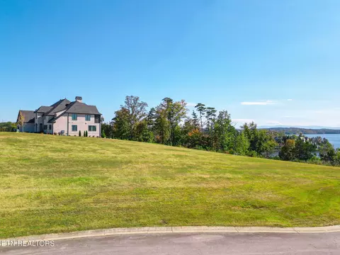 1199 Shadow Hill Dr, Lenoir City, TN 37772