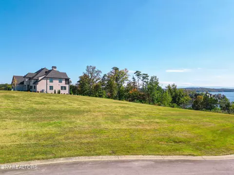 1199 Shadow Hill Dr, Lenoir City, TN 37772