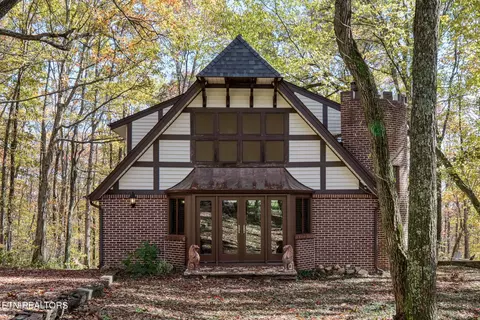 2908 Renegade Mountain Pkwy, Crab Orchard, TN 37723