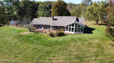 153 Triangle Ln, Tazewell, TN 37879