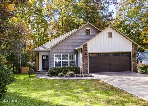 15 Hickory Cove Ln, Crossville, TN 38558
