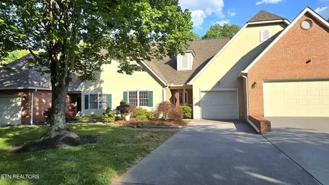 375 Paine Lake Dr, Sevierville, TN 37862