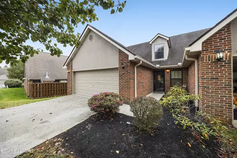 615 Farragut Commons Dr, Knoxville, TN 37934