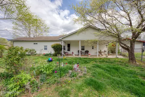 219 Davis Rd, La Follette, TN 37766