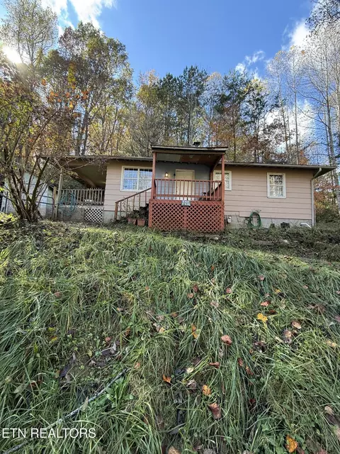 1107 Catoosa Rd, Wartburg, TN 37887
