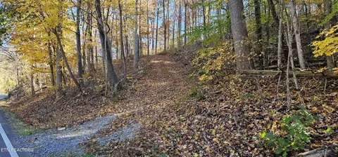 1165 W Highway 25-70, Dandridge, TN 37725