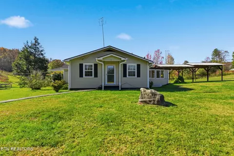 3623 Sugar Grove Valley Rd, Harriman, TN 37748