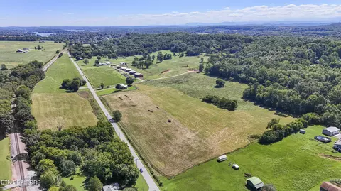21558 Martel Rd, Lenoir City, TN 37772