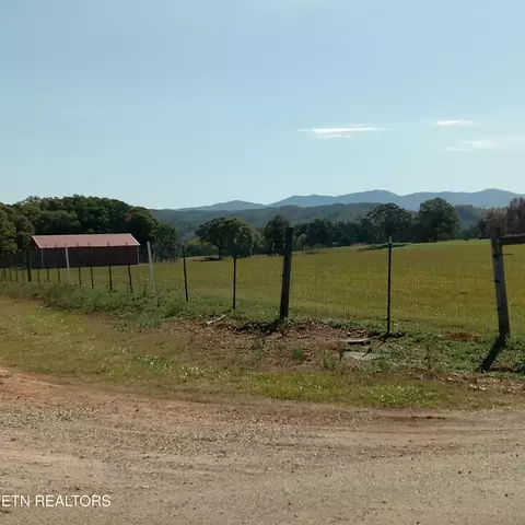 890 Fairview Rd, Tellico Plains, TN 37385