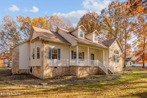 42 Forest Crossover Dr, Crossville, TN 38555