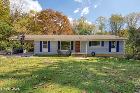 107 Locust Ln, Oak Ridge, TN 37830