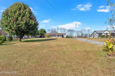 673 Ross Dr, Dandridge, TN 37725