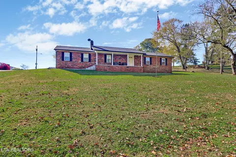 106 Lucky Ln, Harriman, TN 37748