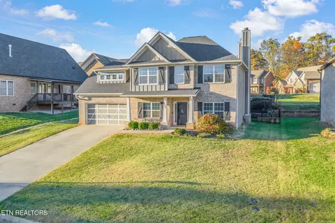 1849 Britts Dr, Lenoir City, TN 37772