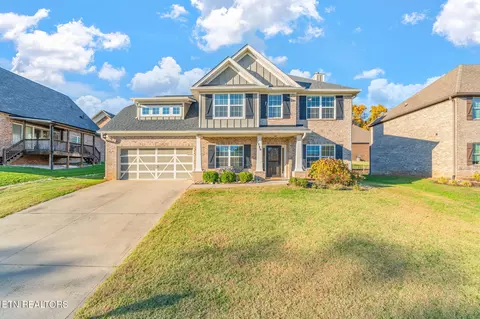 1849 Britts Dr, Lenoir City, TN 37772